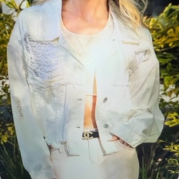POL Cropped Denim Jacket with Functional Zipper Detail